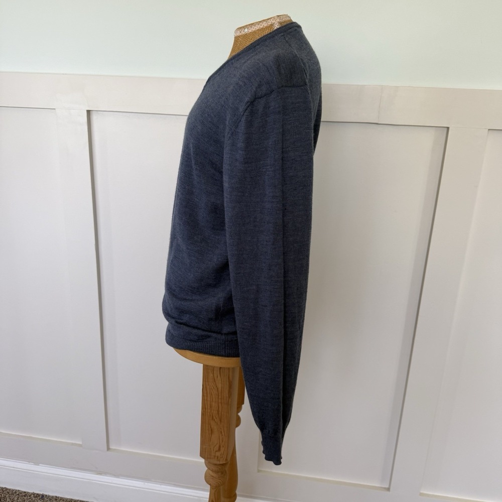 Tahari Merino Wool Sweater Mens MED Blue Preppy V-Neck Pullover Made In Italy - Picture 3 of 8